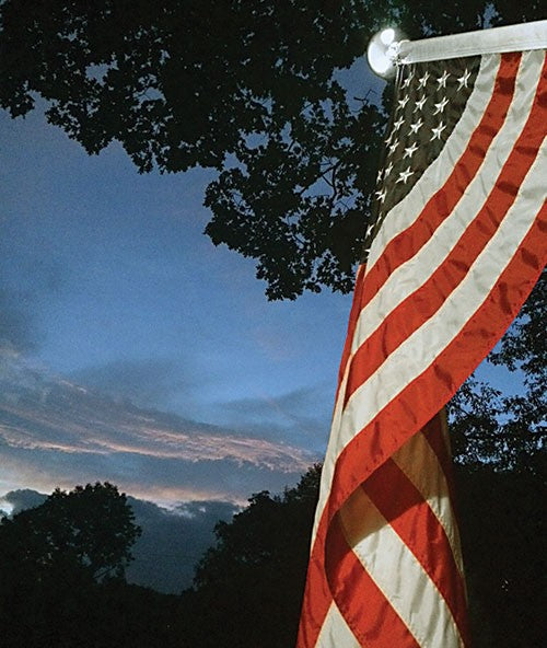Illuminated Non Tangle Flagpole Kit w/ Flag, Adjustable Bracket, Aluminum Pole & Solar Light